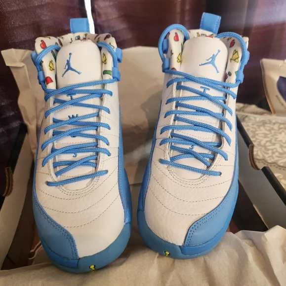 Air Jordan 12 Retro (GS) Size 4.5 White University Blue DQ4365 114